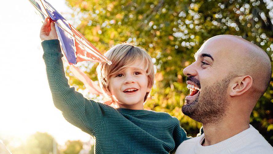 Vater, kind, drachensteigen, freude,  spaß, draußen, kinderlachen